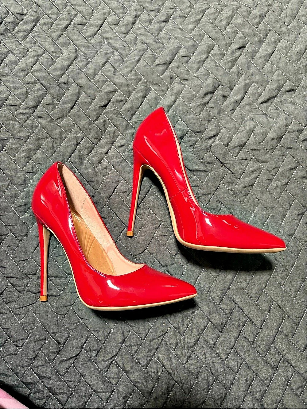 GenShuo Red Patent Leather Look Pointed Toe Stiletto Pumps Heels Size 6a